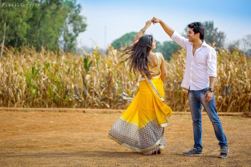 Stylish indian hindu couple posed on street. 10496217 Stock Photo at  Vecteezy