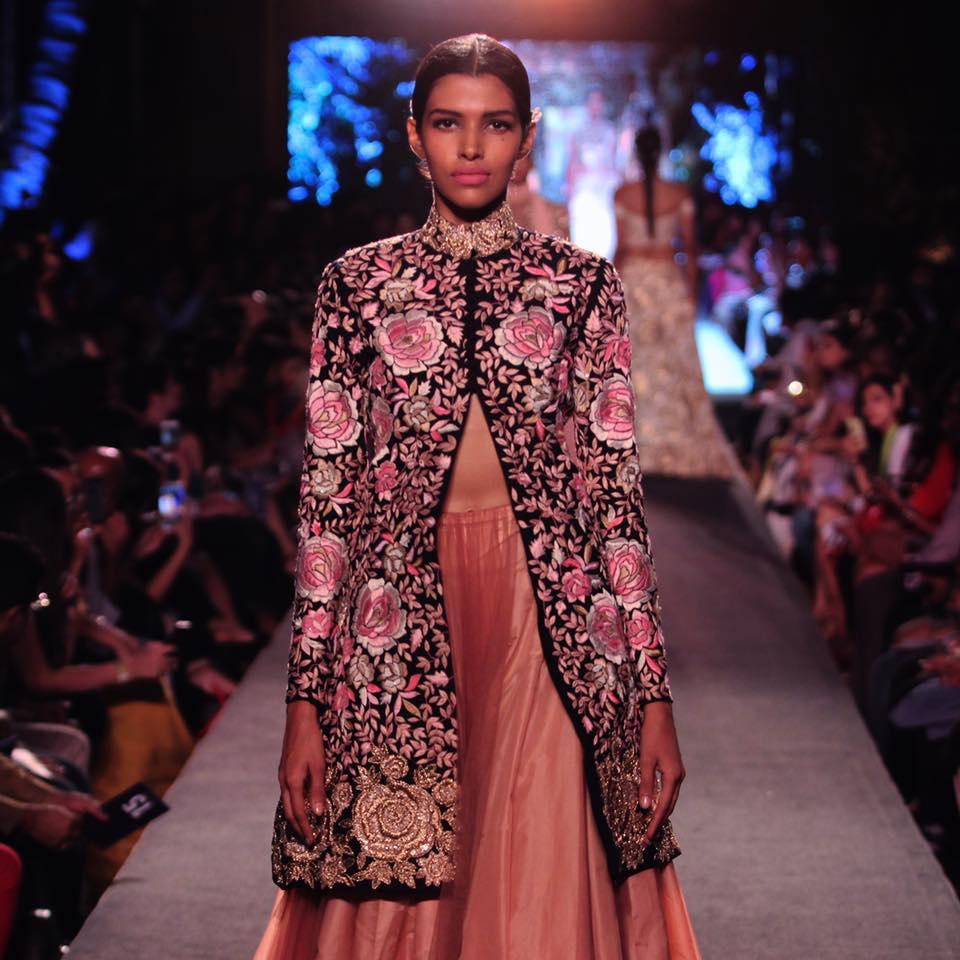 See Pics: How Karisma Kapoor Inspired Us To Wear Manish Malhotra Collection