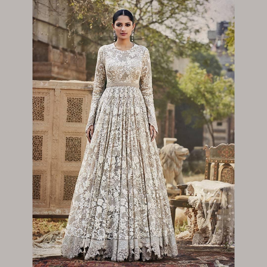 White indian hot sale bridal outfits