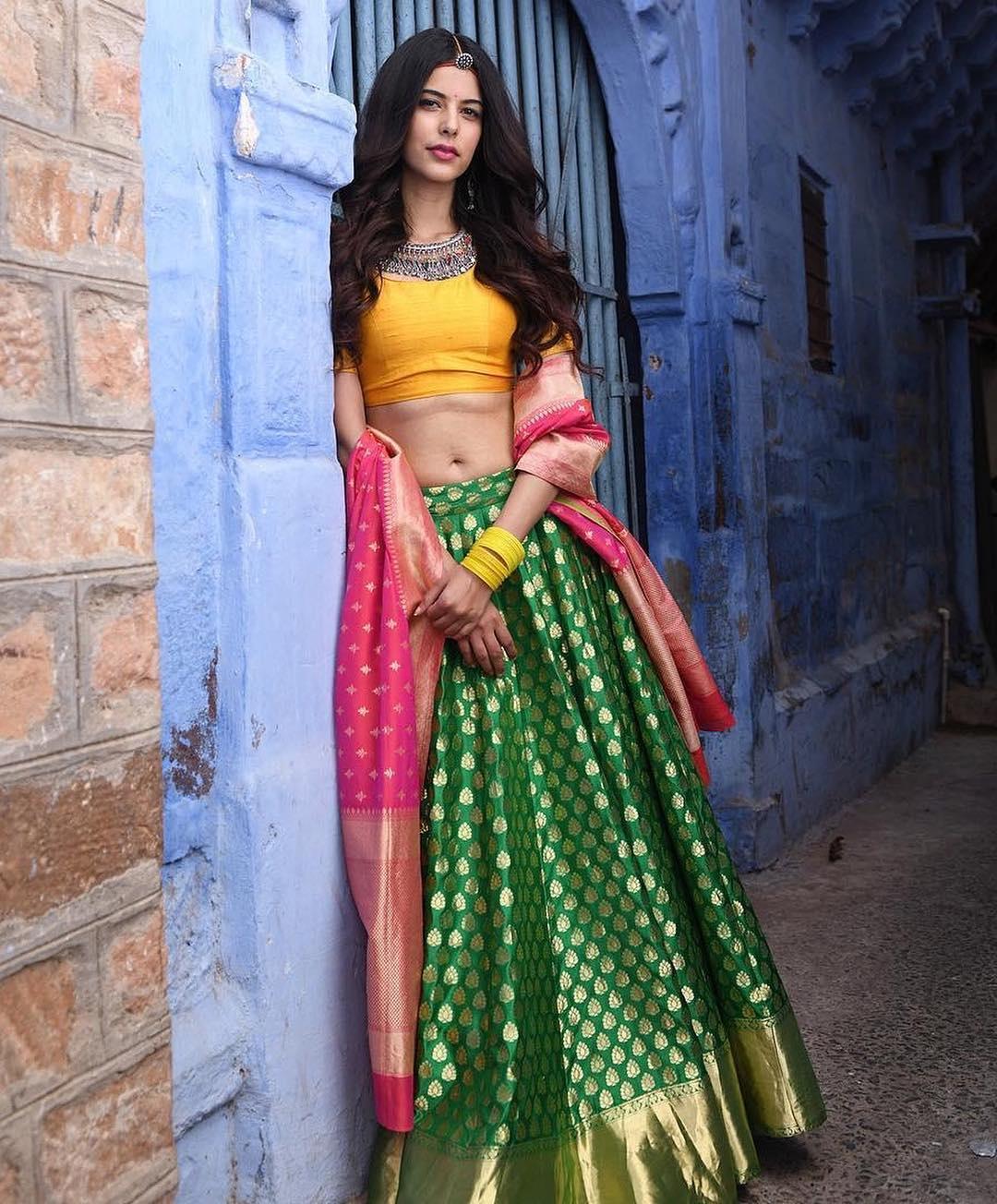 Buy CLEZORA Women's Silk Semi-Stitched Heavy Banarasi Lehenga Choli with Banarasi  Dupatta (Yellow, Free Size ) at Amazon.in