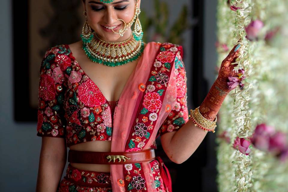 Contrasting Jewellery Ideas To Pair & Wear With Your Red Lehenga! | Bridal  fashion jewelry, Indian bride, Bridal wear