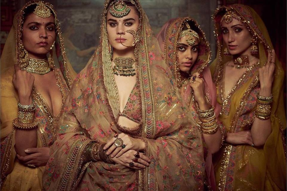  Rajasthani Maang Tikka Styles To Add Royalty