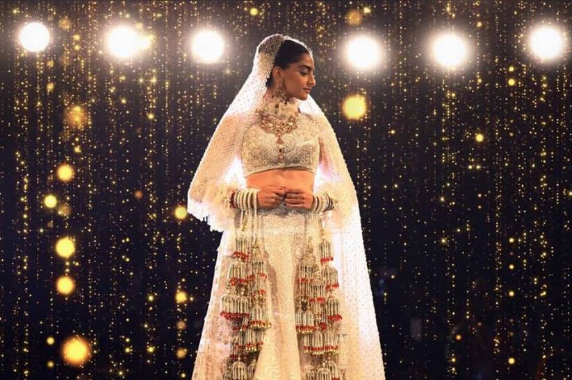 D-Day Calls for a Bold Move with a White Saree for Wedding This Season and  the Bride Can Flaunt It 6 Ways