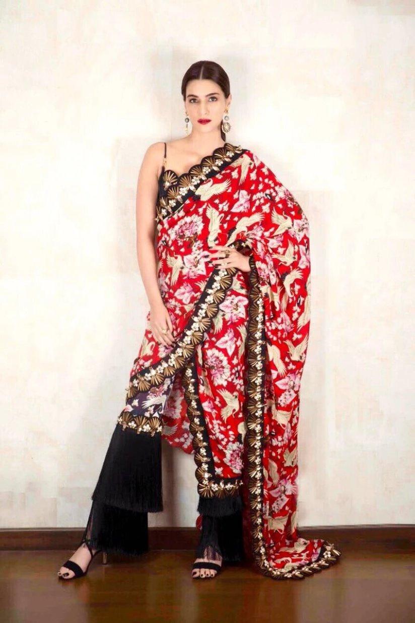 Tisca Chopra in beautiful black and white designer half and half saree.  Paired with black designer mini sleeves saree blouse with wide neck  pattern. Embellished with patch work all over.