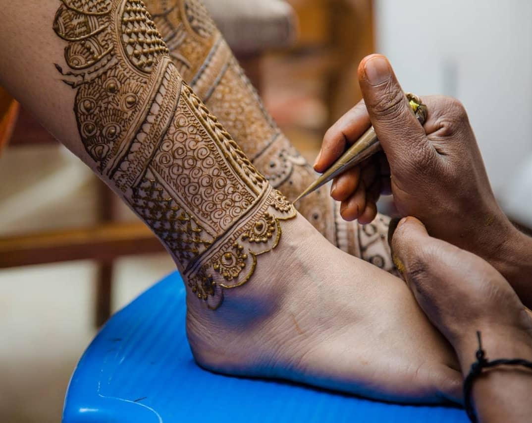 30+ Inspiration worthy Bridal Foot Mehndi Designs for 2023 Brides - Wish N  Wed