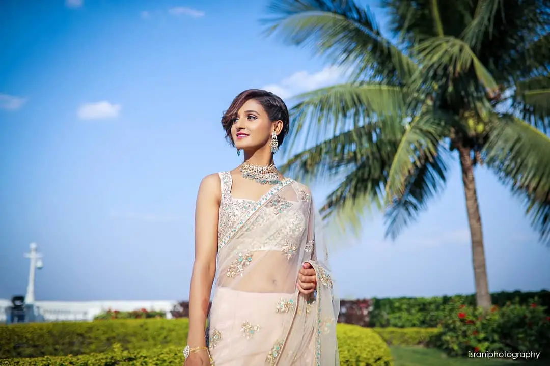 How to Look Fantastic by Draping Saree Below the Navel 