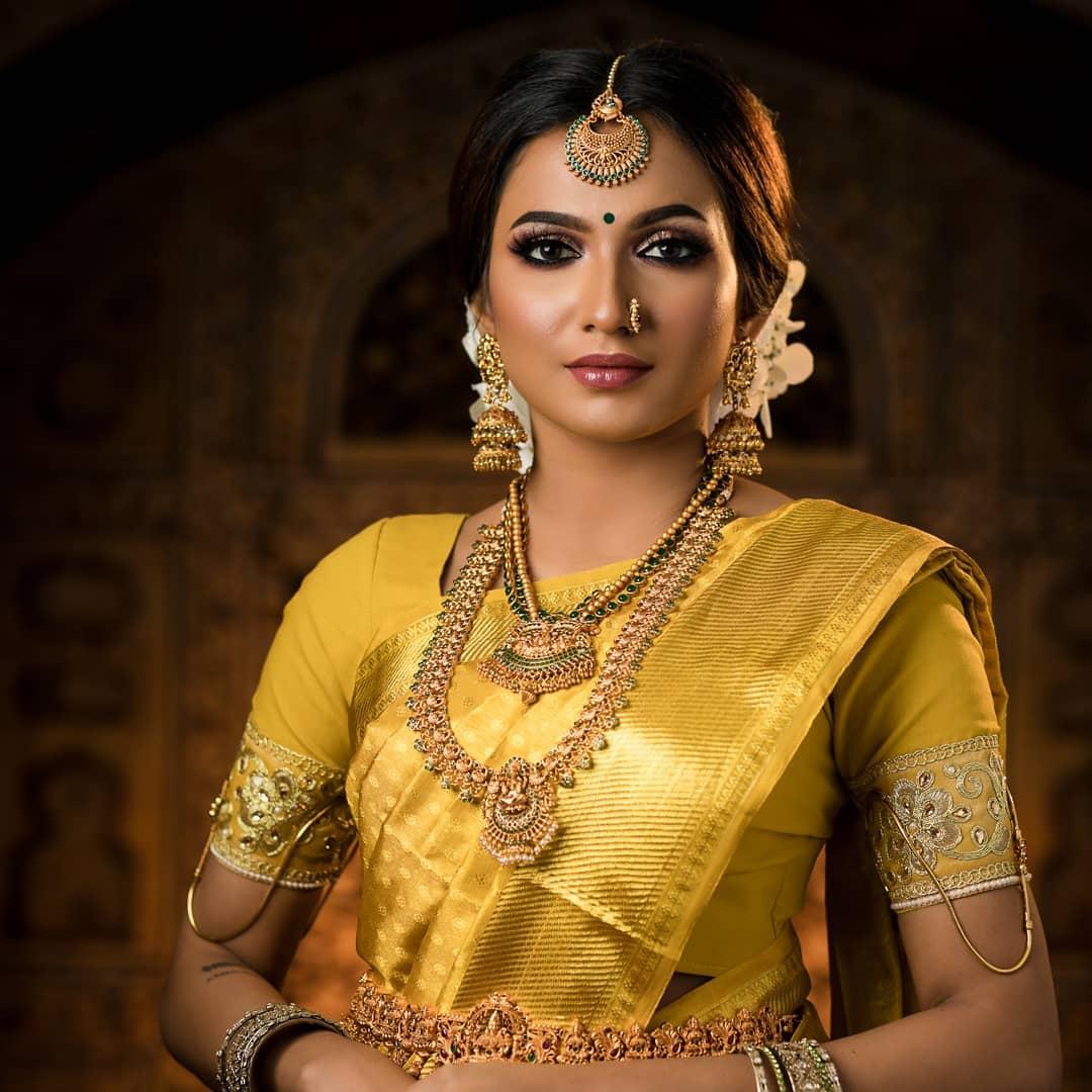 Stupendous Temple Jewellery Designs in Gold to Make You Look Fab