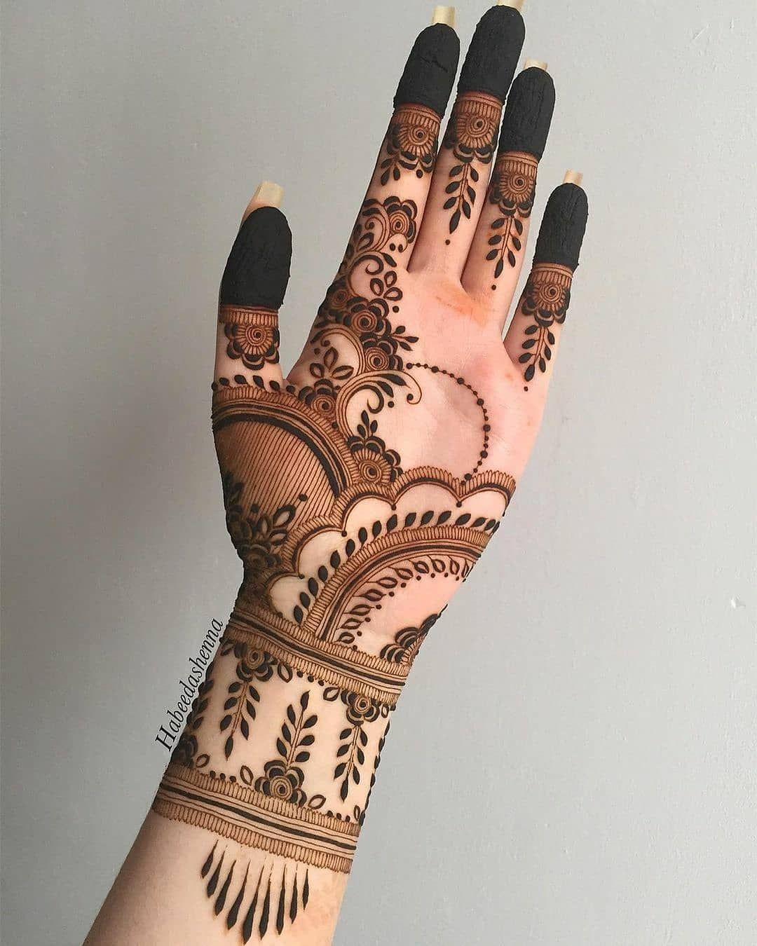 By @amritahenna #pretty #mehendi #mehendidesign #mehendiartist #henna  #hennadesign #hennaart #hennat… | Henna designs hand, Mehndi designs for  hands, Mehndi designs