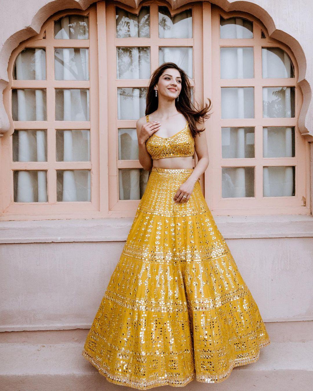 15 Gorgeous Haldi Outfits On Real Brides To Inspire You! - Wedbook | Haldi  ceremony outfit, Haldi outfits, Indian wedding couple photography