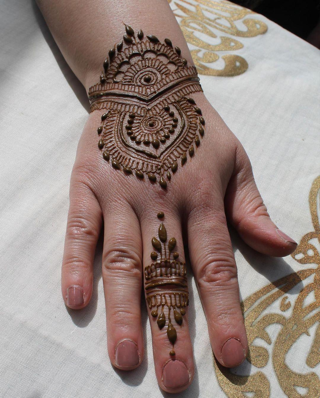 Arabic Shaded Mehndi Design 💖 henna design by pencil #arabicmehndidesign  #pramilaart | Hand tattoos, Hand henna, Henna (mehndi) design