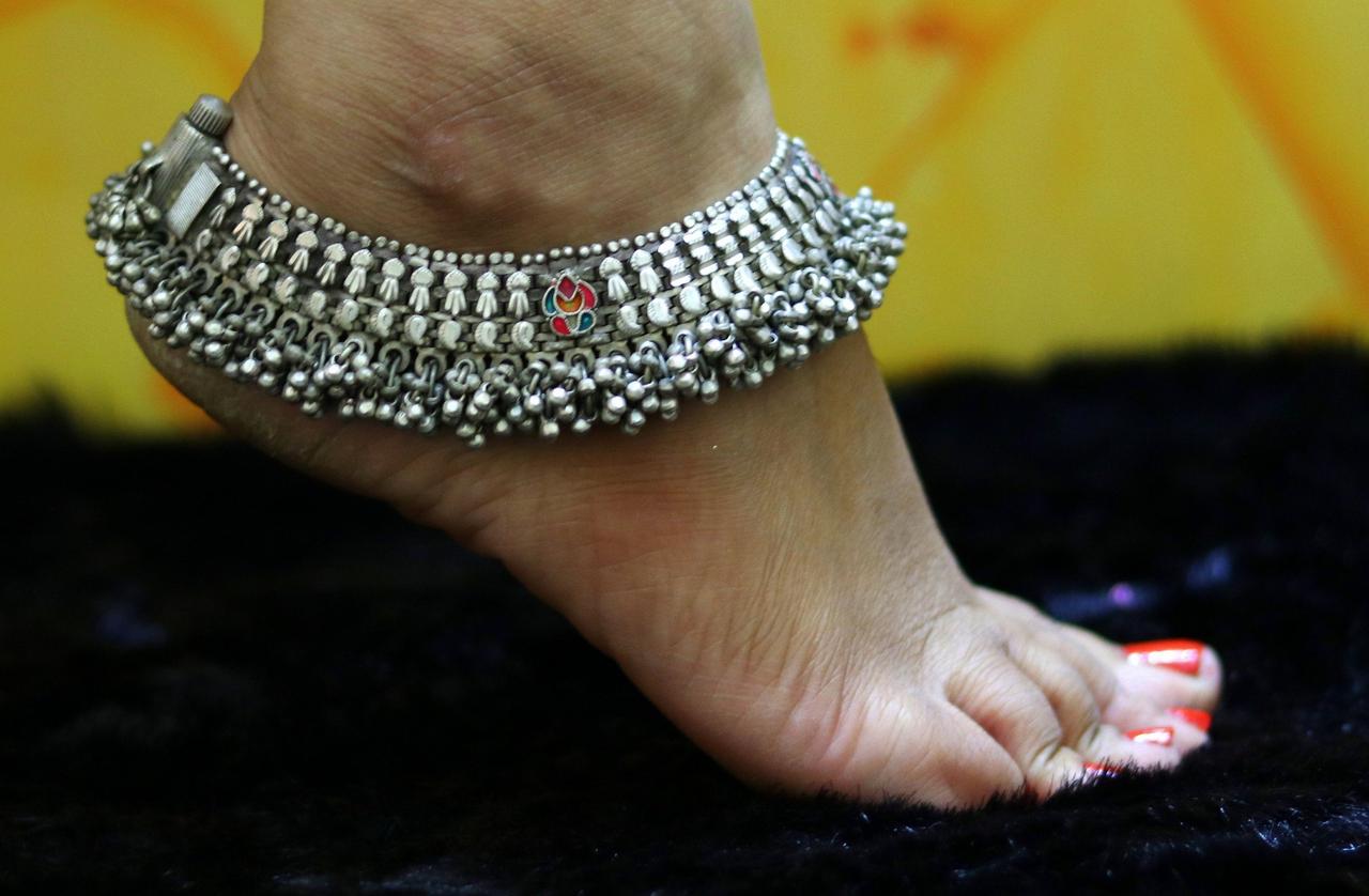 silver payal design