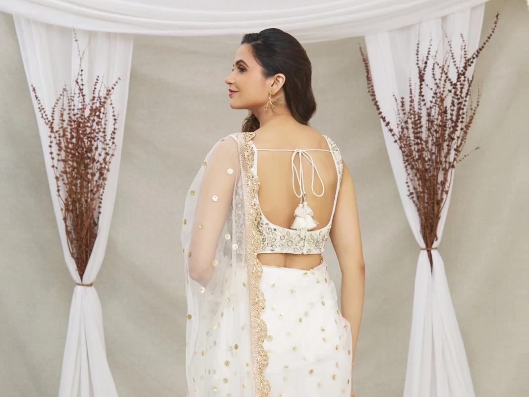 Trending: 9 Sexiest Backless Blouse Patterns To Help You Show Off Your Back  This Navratri - Boldsky.com