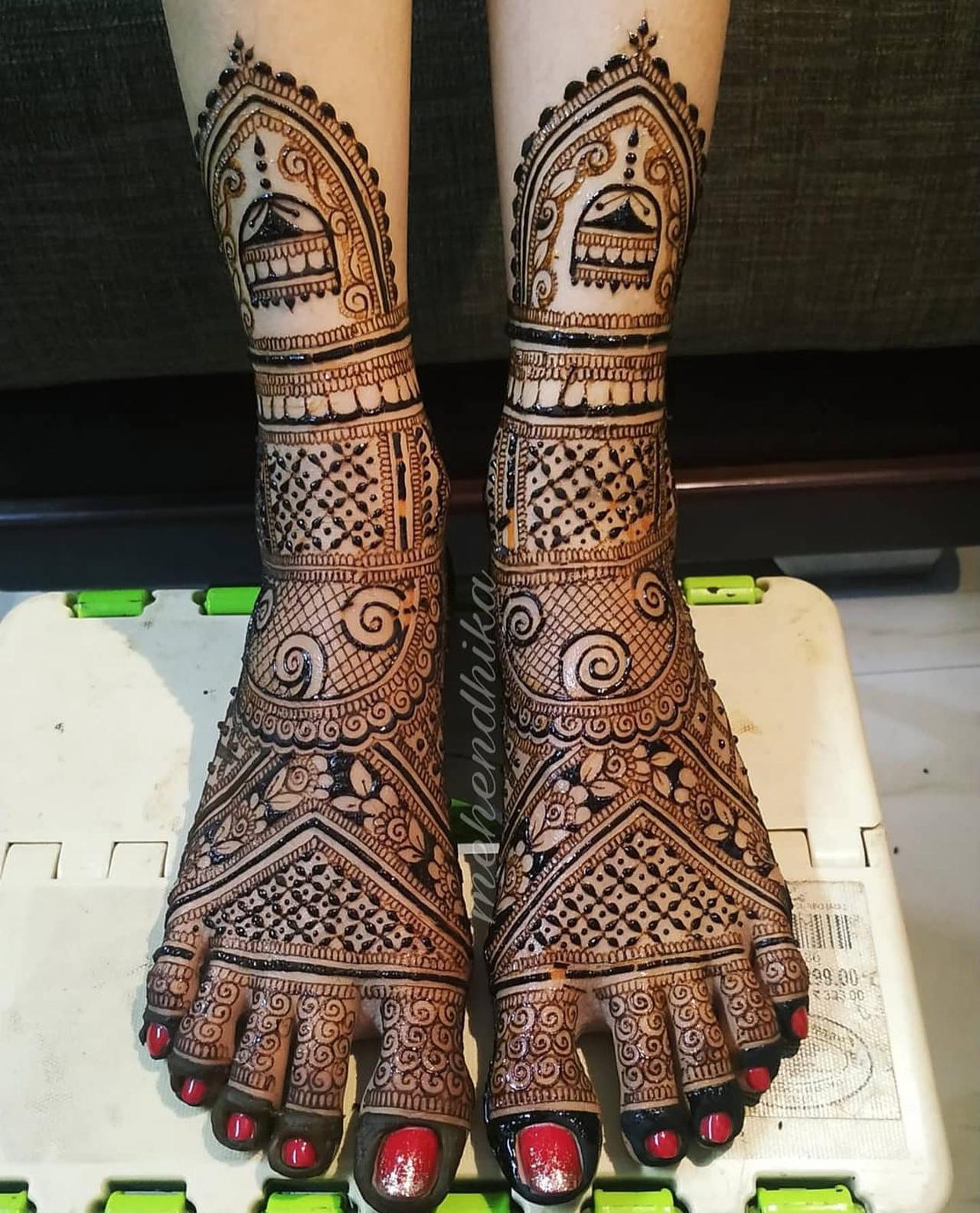 Traditional Indian dulhan mehndi designs on hand and feet