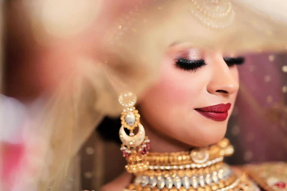 Video Tutorial: How to do your make-up for your wedding day