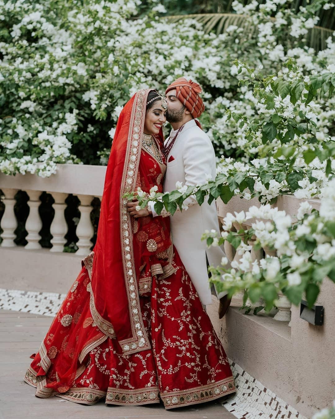 40+ Stylish Maharashtrian Bridal Looks That We Have A Crush On! | Indian wedding  photography poses, Wedding couple poses photography, Wedding couples  photography