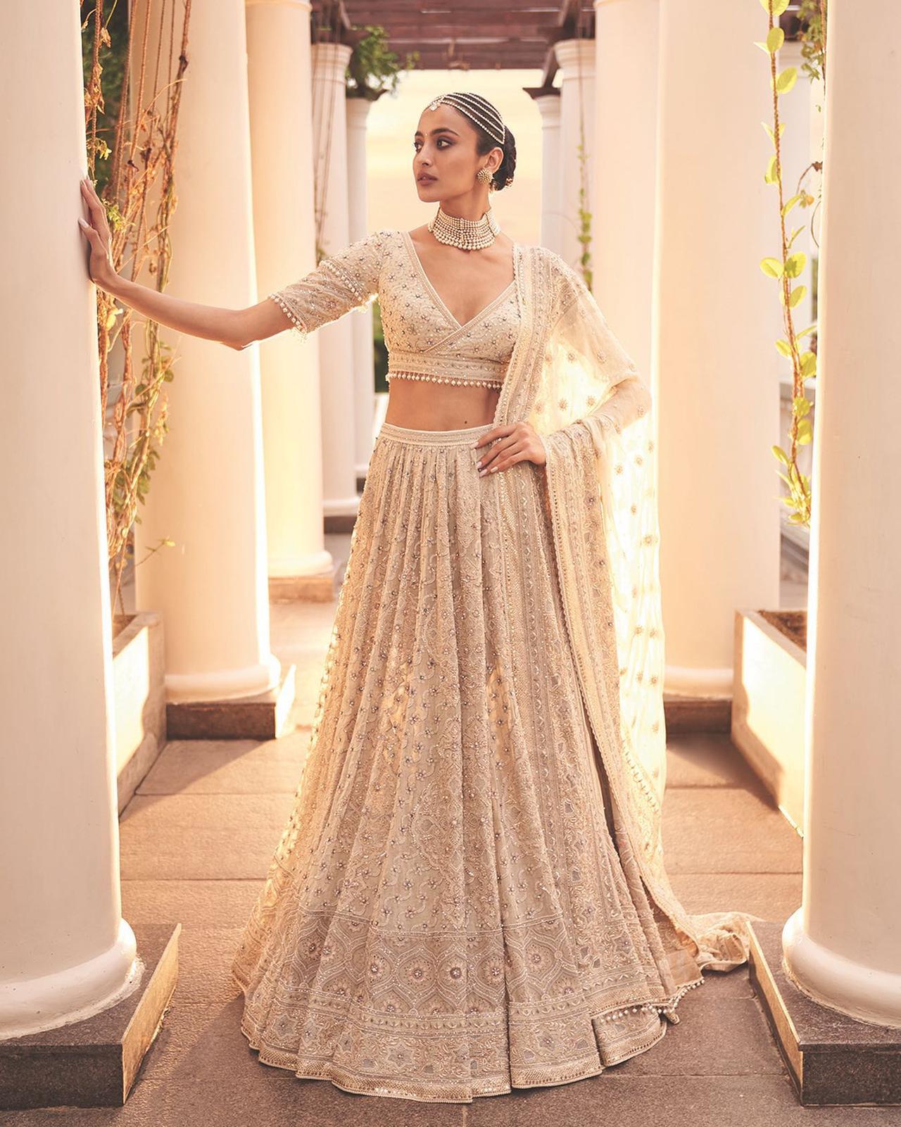HOW TO MAKE A SIMPLE LEHENGA LOOK LUSTROUS WITH FASHION JEWELLERY-anthinhphatland.vn