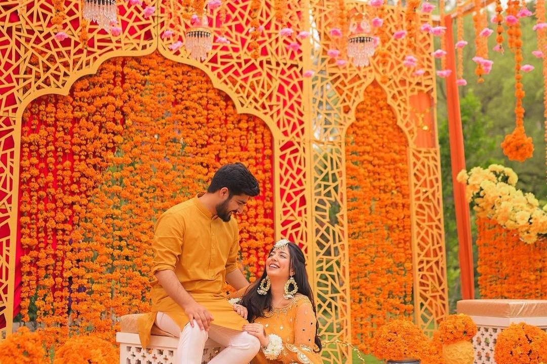 Latest Pakistani Mehndi Stage Decoration At Home | Ideas For 2023 |  WeddingPace