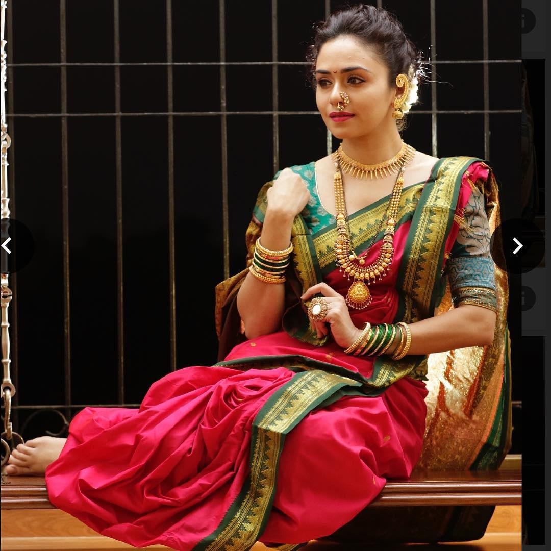 Dhoti Style Saree Poses | Nuvari Saree Look | Marathi Style Saree  Photoshoot | Ganpati Festival - YouTube