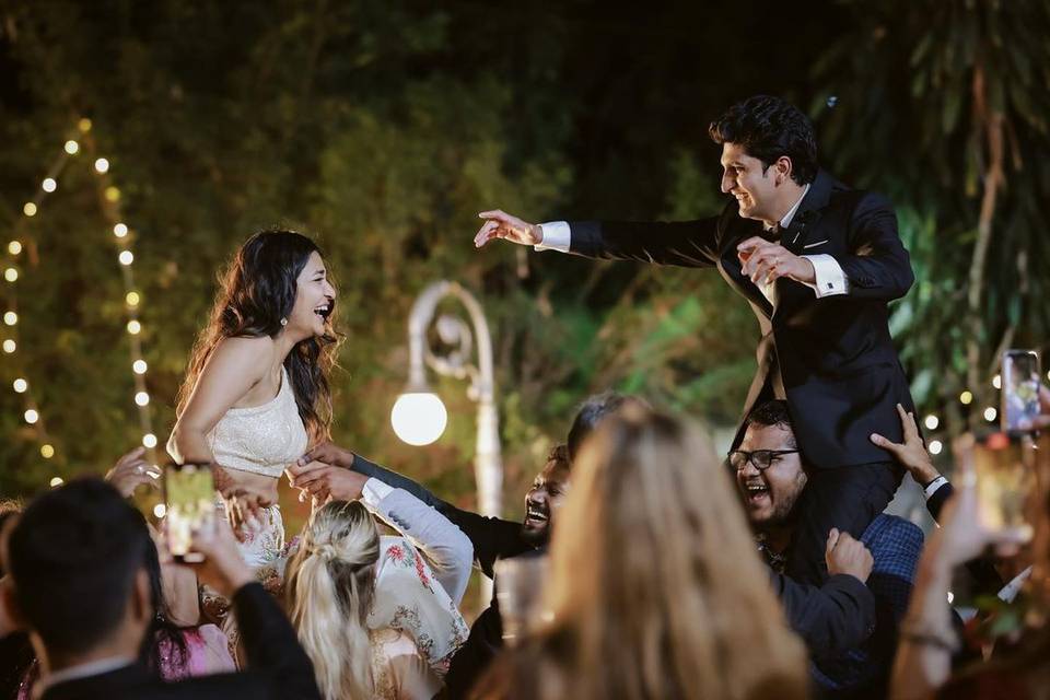 Top 40 Engagement Songs For Your Engagement Ceremony Playlist