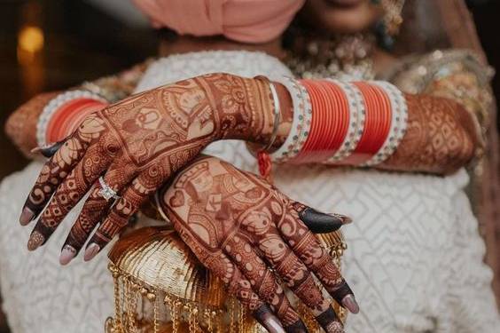 Mehndi designs for Karwa Chauth 2022: 10 simple Mehendi designs you can try  at home on Karwa Chauth 2020 | - Times of India