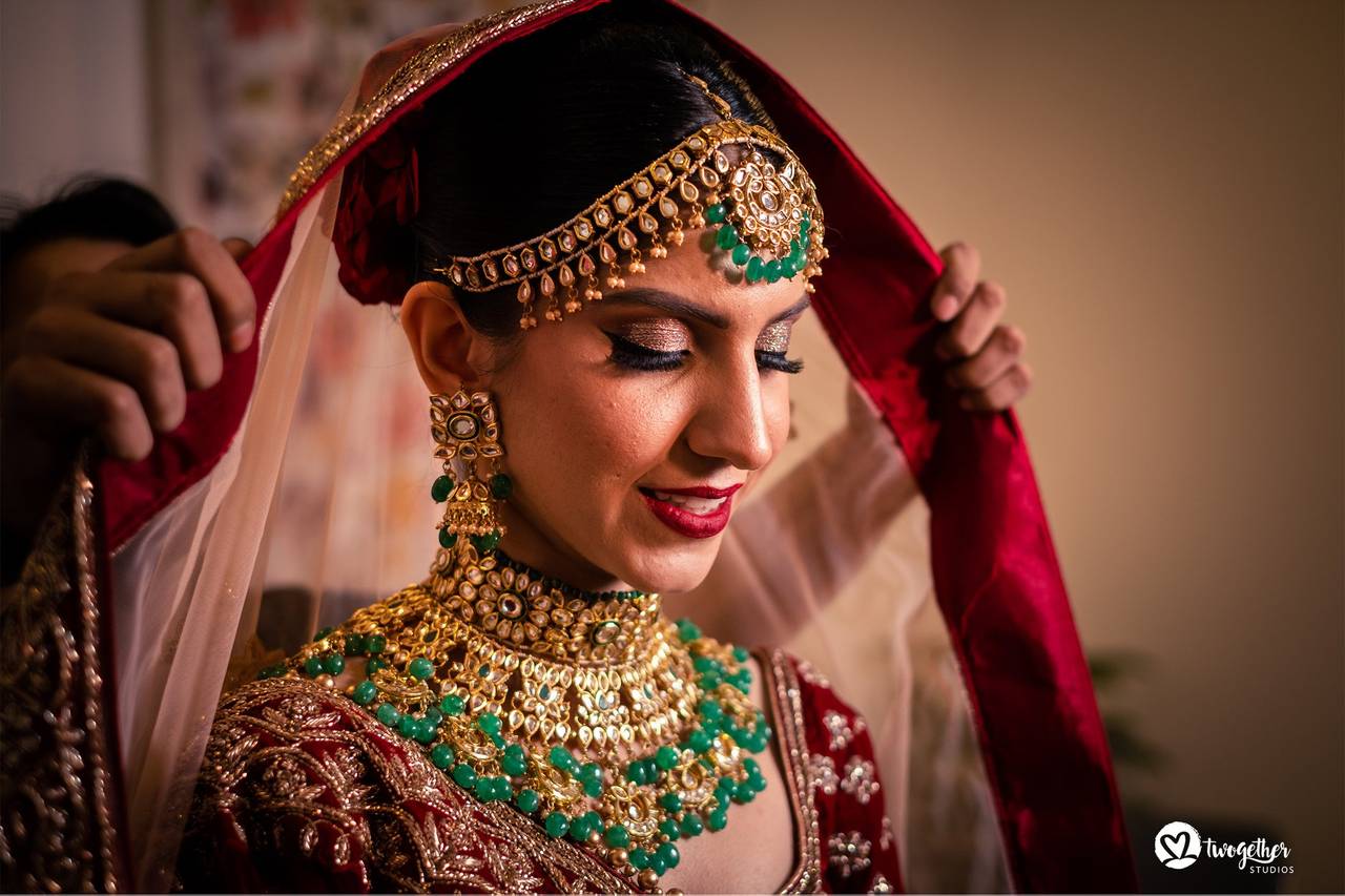 The Layered Jewellery Trend - Stackable Necklaces as Bridal Jewellery |  Indian bridal outfits, Bridal lehenga collection, Bridal outfits