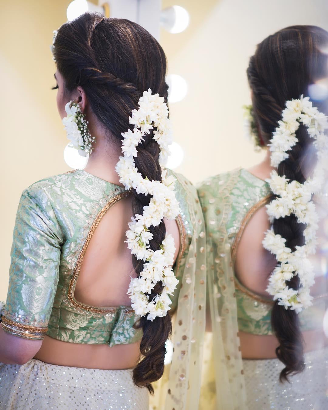 27 Effortlessly Stylish Half-tie Hairstyles We Spotted on Real brides |  WeddingBazaar