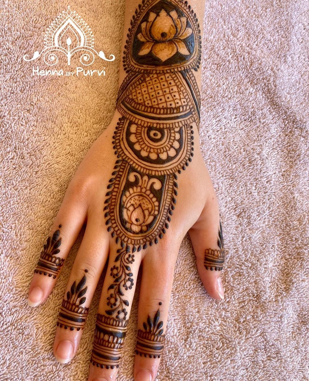 Pretty & Classic Mehndi Designs for the Mother of the Bride/Groom | Mehndi  designs for hands, Mehndi designs for fingers, Full hand mehndi designs