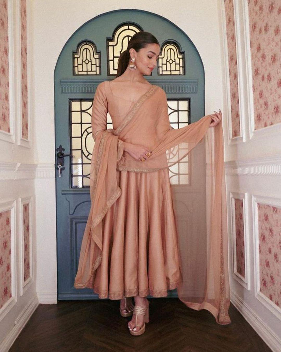 Alia Bhatt Wearing Pink Sabya Lehenga On Her Big Day? Here Are All The  Times She Wore the Designer | HerZindagi