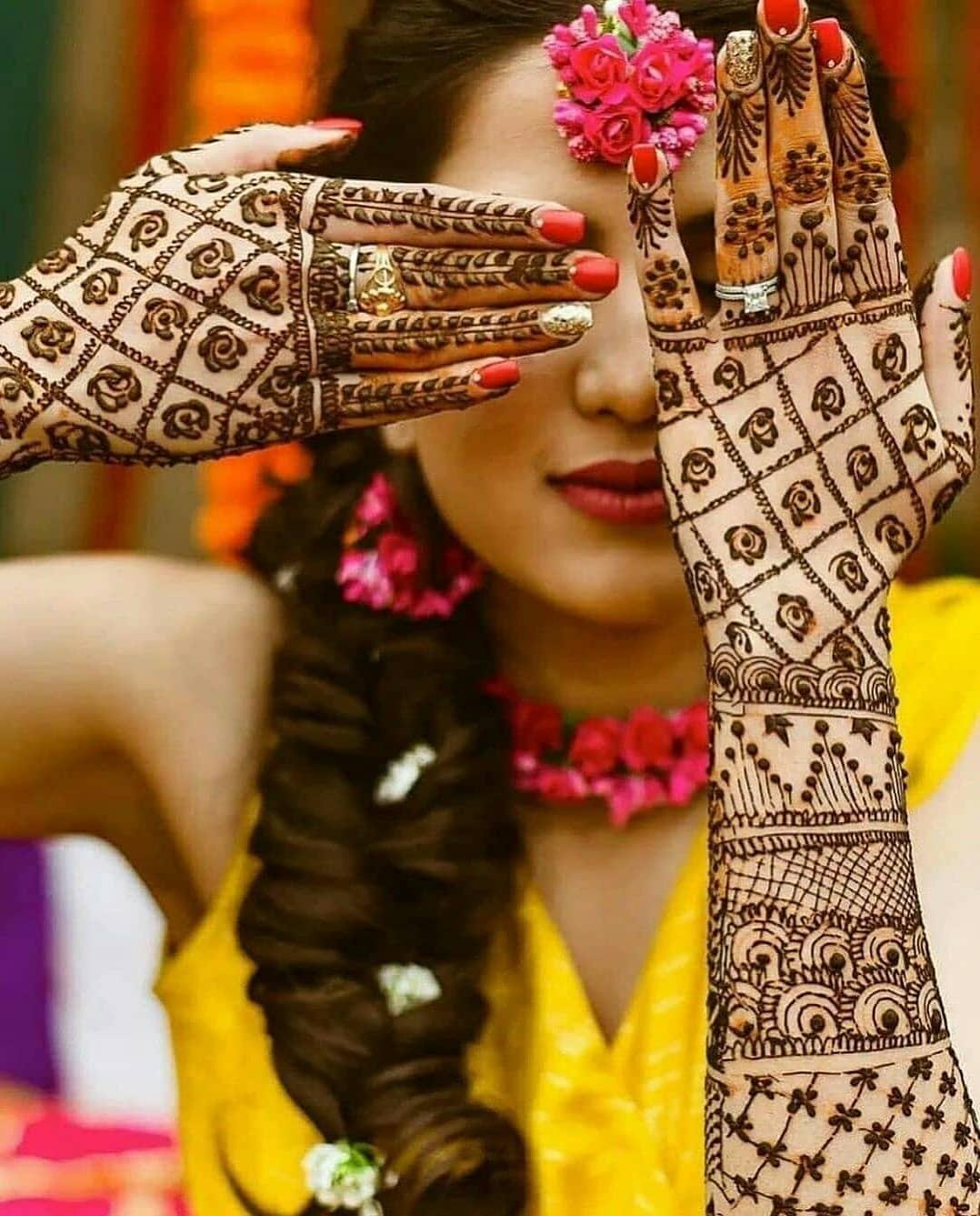 simple mehndi with jaal and flowery motifs