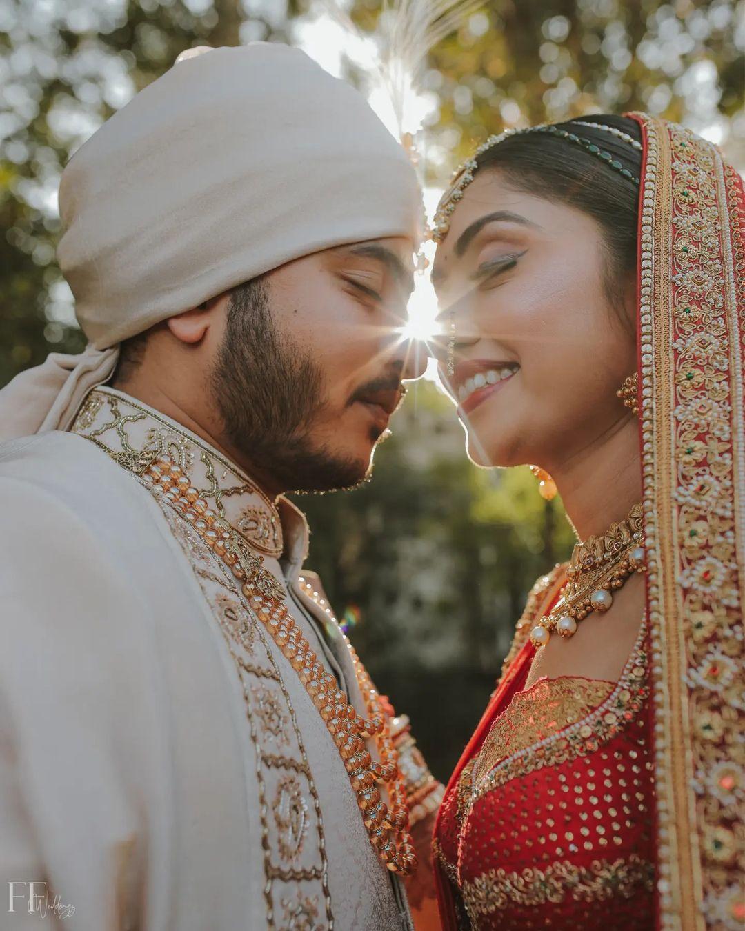 Young Indian Bride Groom Posing Photograph Stock Photo 1515434438 |  Shutterstock