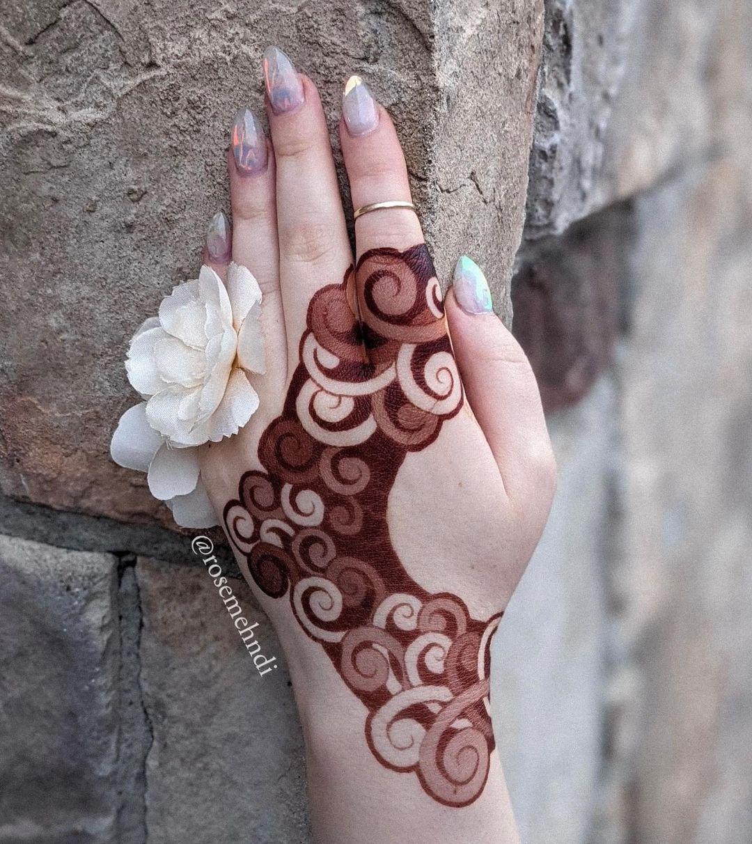 70 Minimal Henna Designs : Leave + Flower I Take You | Wedding Readings |  Wedding Ideas | Wedding Dresses | Wedding Theme