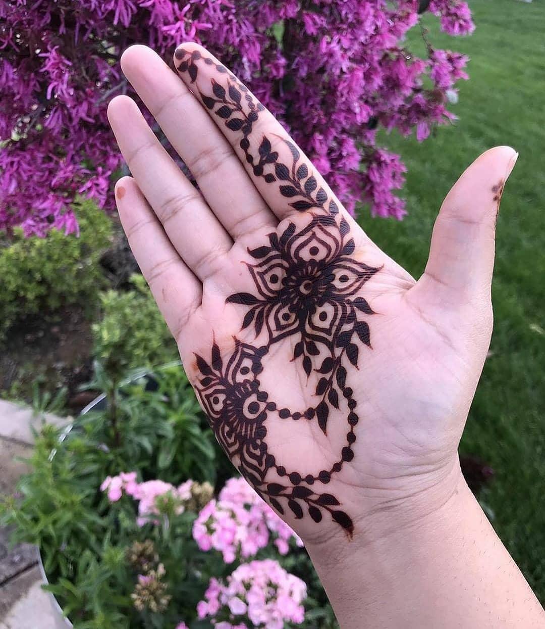 70 Minimal Henna Designs : Daisy Henna on Palms I Take You | Wedding  Readings | Wedding Ideas | Wedding Dresses | Wedding Theme