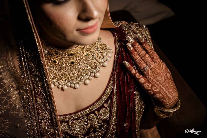 Portrait Beautiful Indian Girl Young Hindu Woman Model Kundan Jewelry Stock  Photo by ©Sofia_Zhuravets 182783892