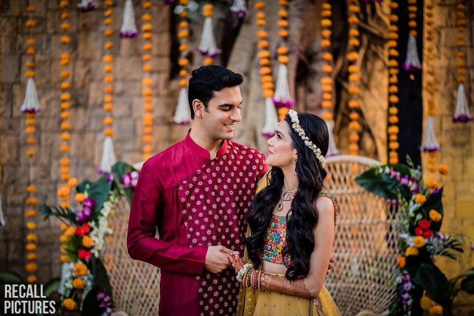 Pin by Maximus on Royal | Indian bride photography poses, Indian wedding  poses, Wedding couple poses photography