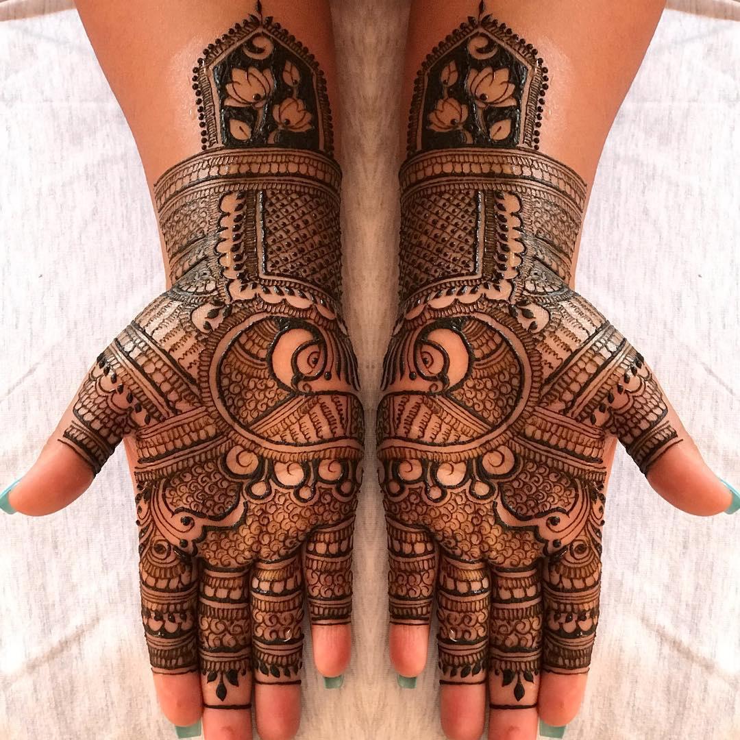 Karwa Chauth Mehendi Designs: Try these fashionable henna designs to adorn  your hands and feet | India.com