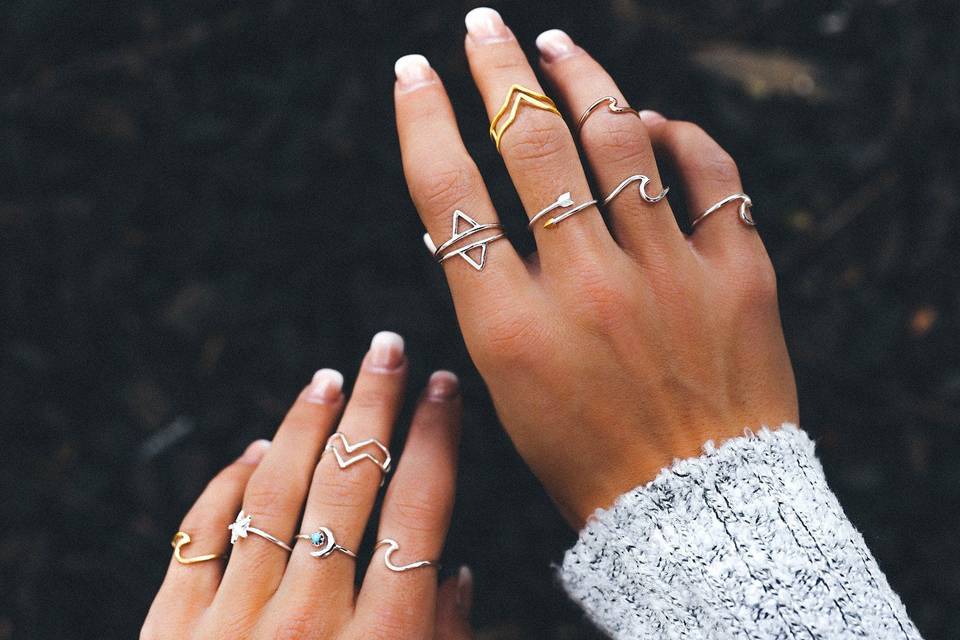 Make Head-turning Statements With Quirky Midi Rings on Your D-Day