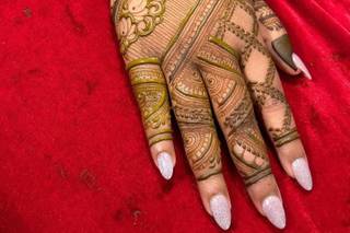 easy mehndi design back hand