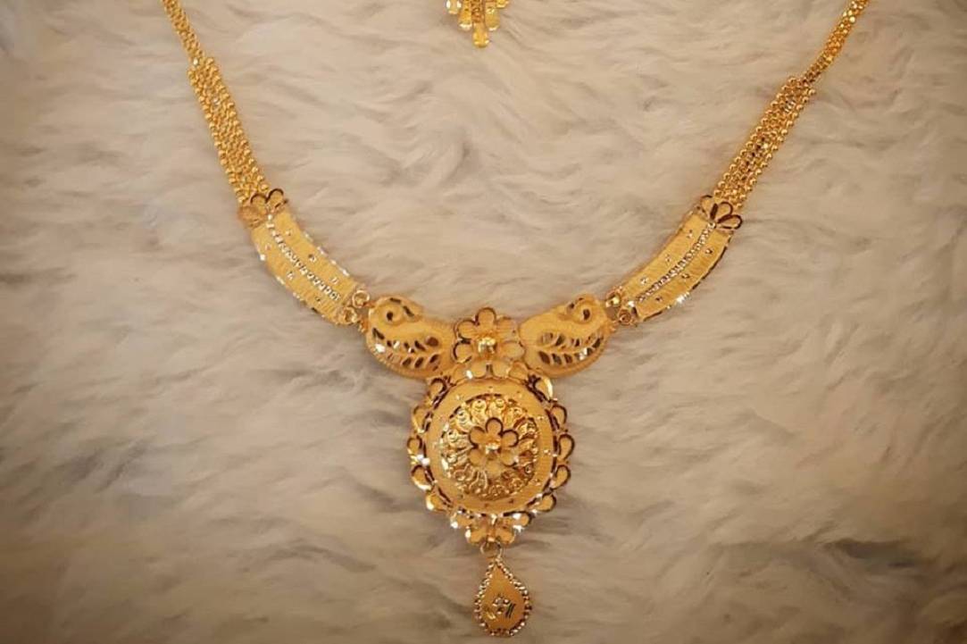 Check 10 Lightweight Gold Necklace Set With Price for Your D-Day