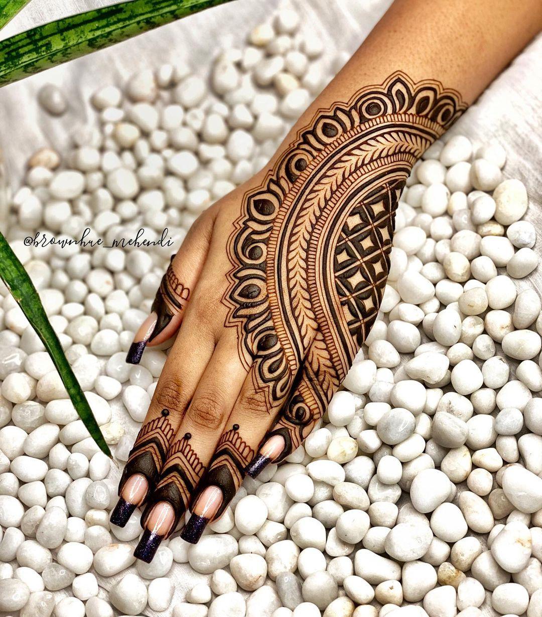 The Latest Bridal Mehndi/Henna Design Trends To Follow - Glossnglitters | Mehndi  design photos, Mehndi designs, Mehndi designs 2018