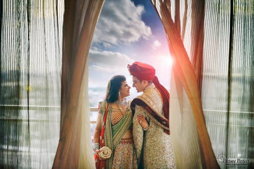 101 Romantic Wedding Couple Poses Ideas | Wedding couple poses, Indian  wedding poses, Wedding couple poses photography