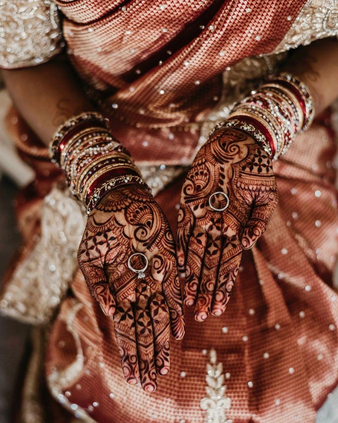 Miss Arty Pants: Mehndi Hand Sculptures