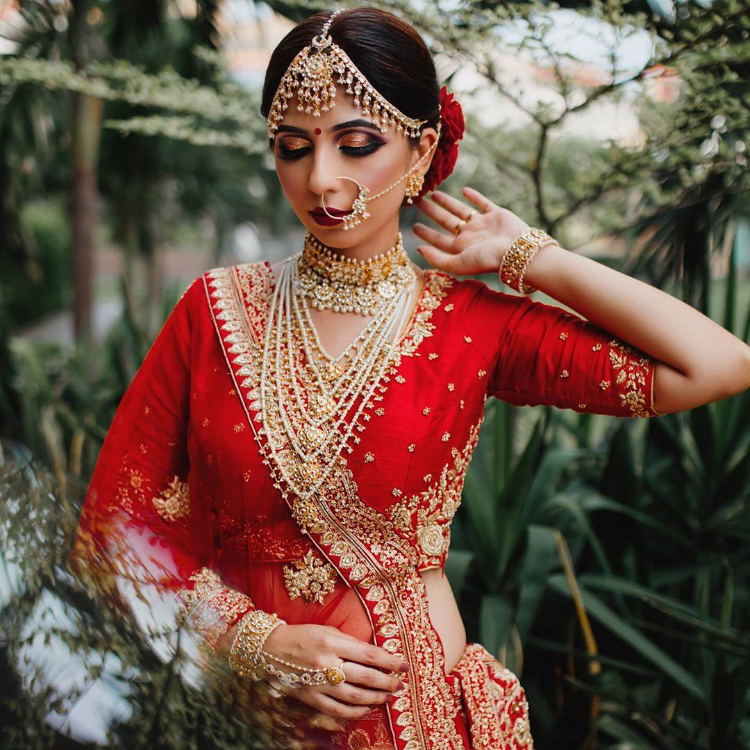 Jewellery on red on sale lehenga