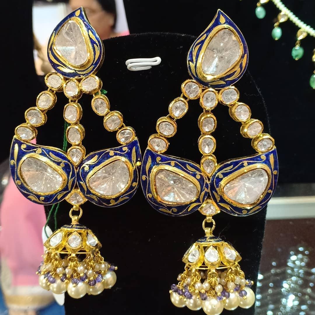 How is Polki jewellery different from Kundan jewellery?