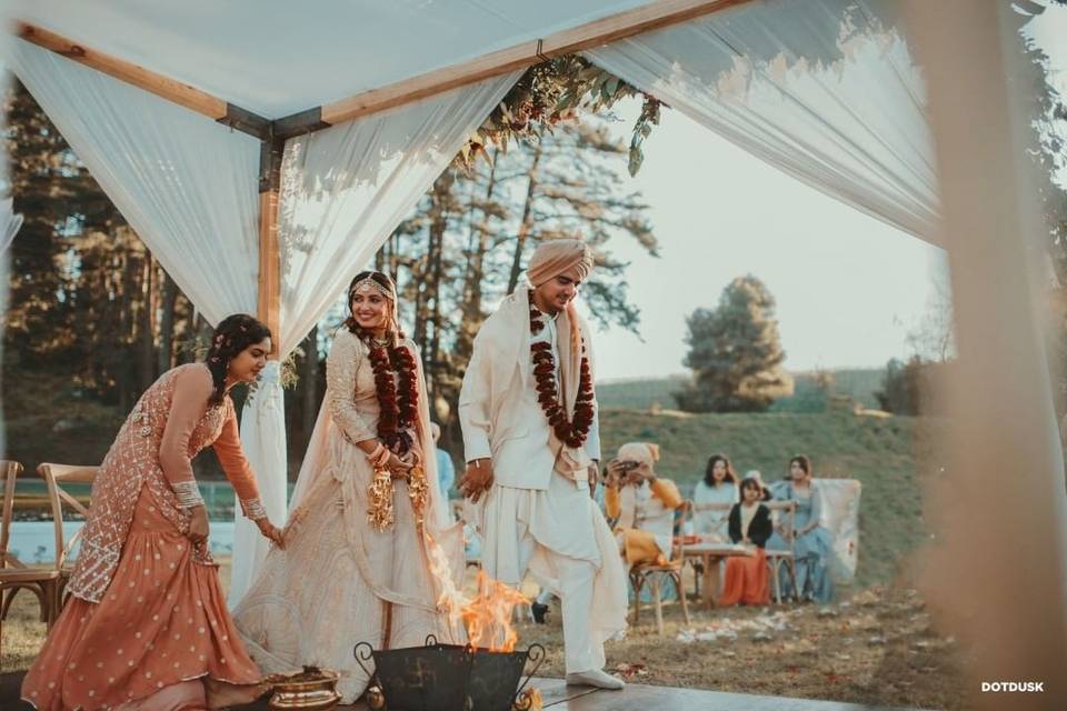 These Wedding Trends From 2020 Are Here to Stay in 2021 