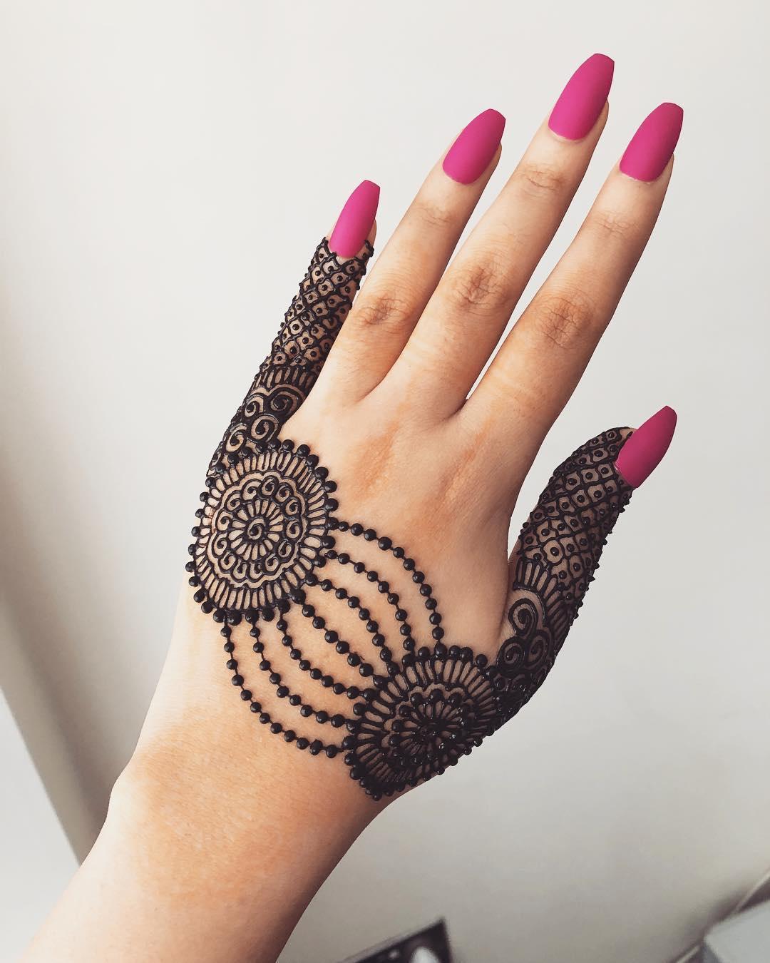 back hand mehndi design 💁 Images • sweet_blush💕✨ (@1854654548) on  ShareChat