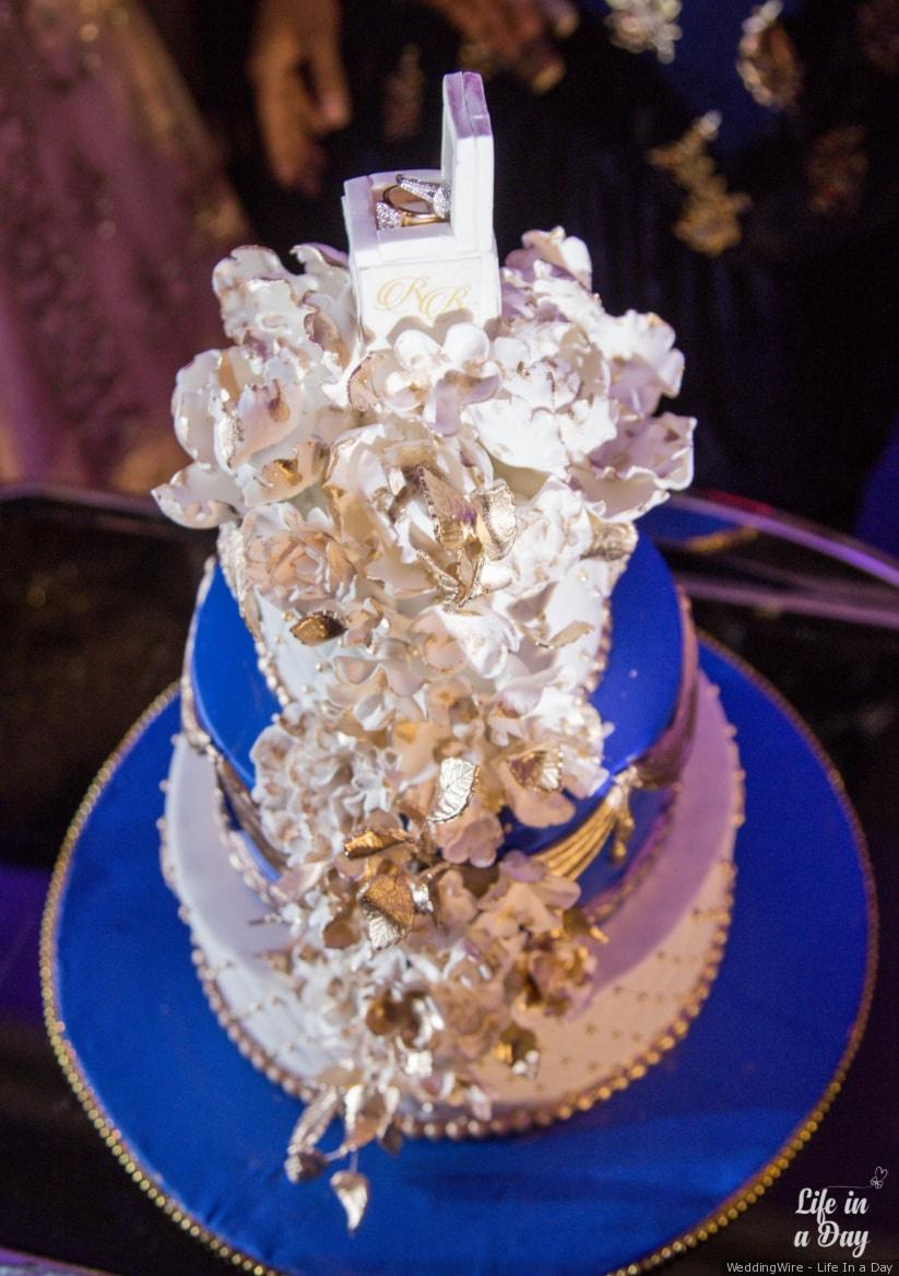 15 Heart-Shaped Wedding Cakes For a Trending Moment