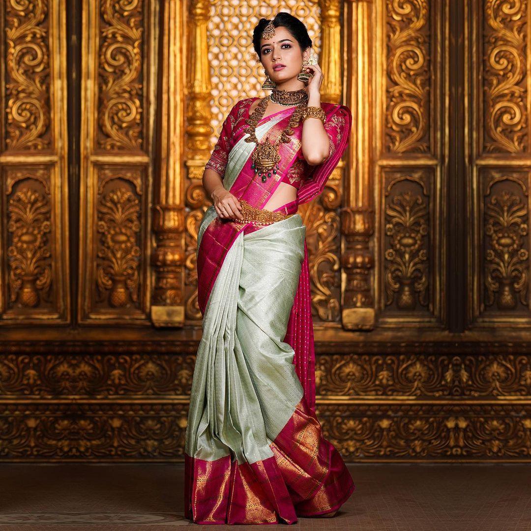 Organza Saree: 10 Best Organza Sarees for Women in India For Stylish Look  in 2024 - The Economic Times