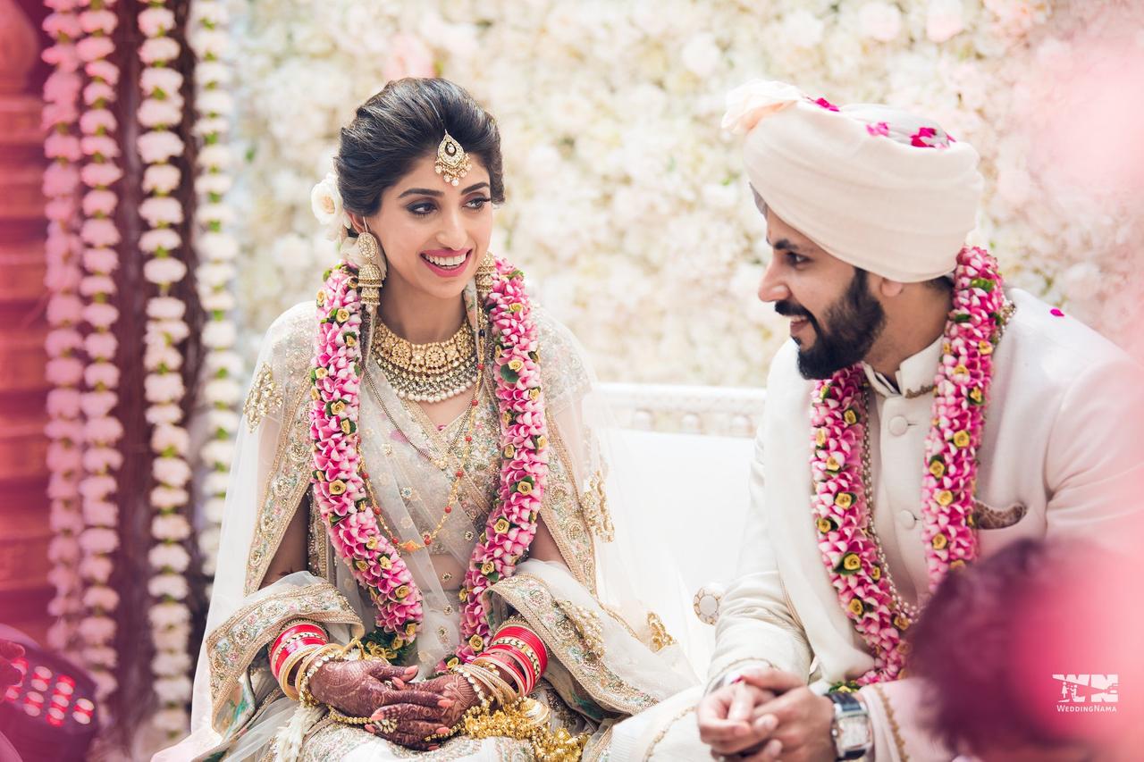 Indian bride & groom in traditional wedding outfits | Bridal lehenga red,  Indian wedding dress, Red wedding dresses