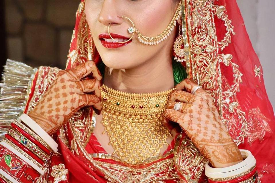 Bridal Lehenga: This bride stunned in a rouge pink lehenga inspired by  Rajasthani jharokhas | - Times of India