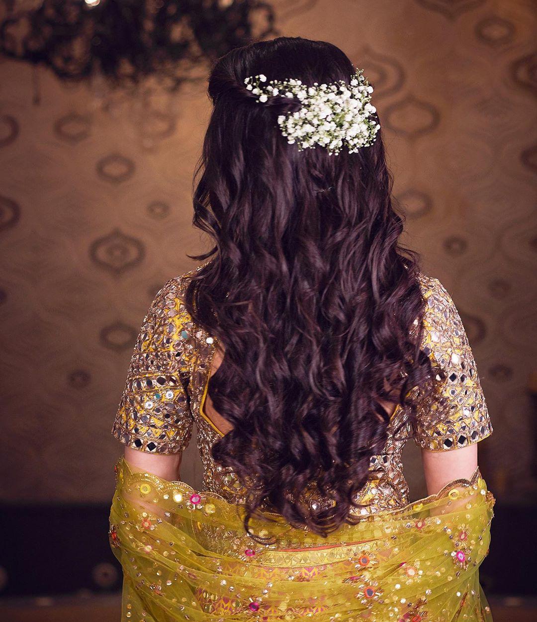 Presenting you latest bridal hairstyle for Mehandi ceremony with baby  breath flowers from long hair bridal hairstyle to short hair bridal   Instagram post from Bhagyshree Patil Balkavade  bhagyashreepatilbalkavade